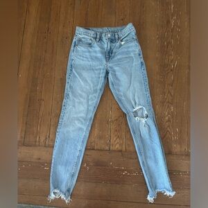 American Eagle Size 2 Light Wash Stretch Jeans